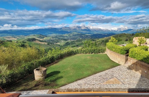 Castilenti Apartment | BELLAVISTA SPA - Pool Sauna Jacuzzi