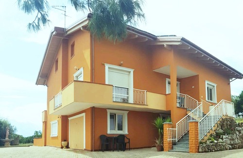 Castilenti Apartment | BELLAVISTA SPA - Pool Sauna Jacuzzi