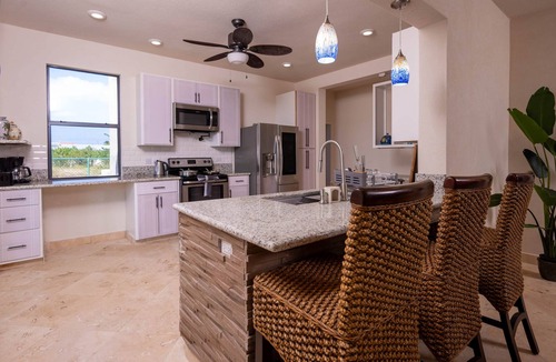 Below Rock House | BK Villas Light House 4br/4ba sleeps 8