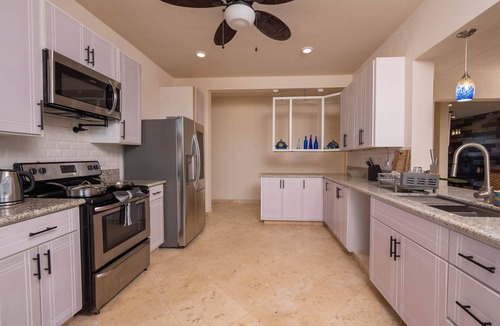 Below Rock House | BK Villas Light House 4br/4ba sleeps 8