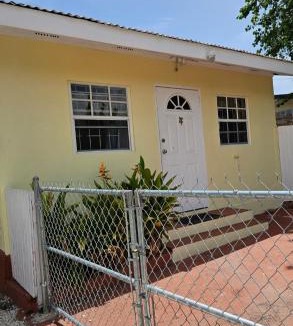 Garrison Historic Area House | Bornu Apartment