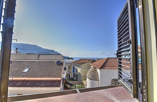 San Marco di Castellabate Apartment | Casa Al Mare: A welcoming apartment situated in a quiet location, a few minutes from the town center, with Free WI-FI.
