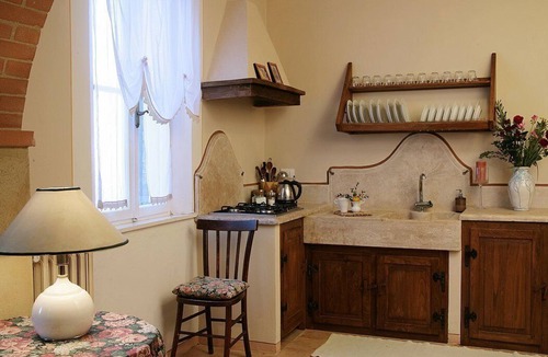 Asciano House | Casa Monia A: A bright and elegant apartment with the strong charachter which derives from it actually being a restored old mill, with Free WI-FI.