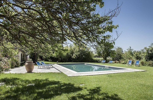 Asciano House | Casa Monia E: A welcoming apartment surrounded by the greenery, with Free WI-FI.