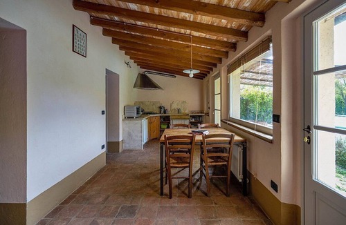 Asciano House | Casa Monia F: A welcoming cottage surrounded by the greenery, with Free WI-FI.
