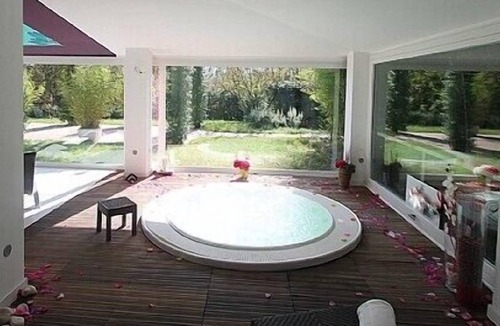 San Cipriano Picentino House | Casa Nocciola B, fully refundable with voucher*: A graceful two-story apartment surrounded by the greenery.