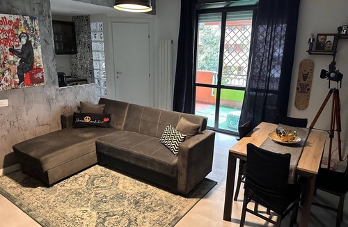 Rome Province Apartment | Casa Nuovo Salario, Palazzina in Cortina, Zona Roma Nord. Collegato Bene