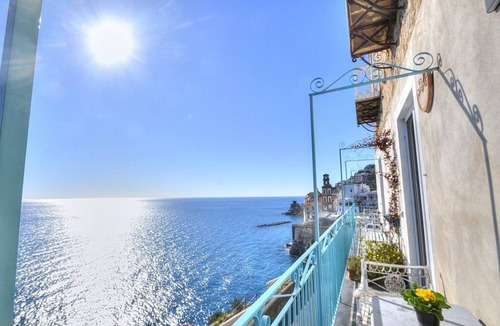 Castiglione House | Casa Olivo Marino A: A graceful apartment which faces the sun and the sea, with Free WI-FI.