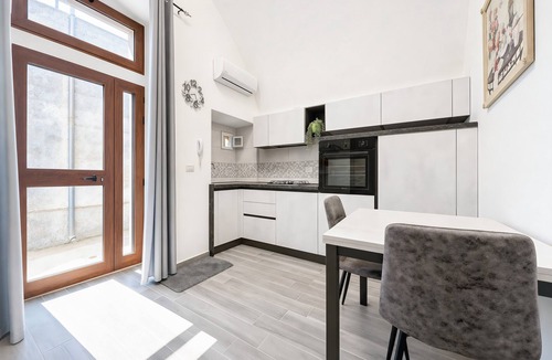 Monte Sant'Angelo House | Casa San Lorenzo Maiorano: Sea View, Wi-Fi & Air Conditioning in Monte Sant'Angelo