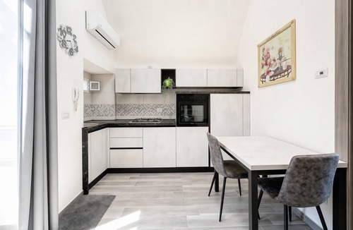 Monte Sant'Angelo House | Casa San Lorenzo Maiorano: Sea View, Wi-Fi & Air Conditioning in Monte Sant'Angelo
