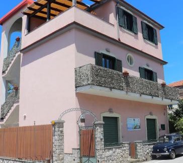 Sant'Agata sui Due Golfi House | Casa Vacanze Il Postino