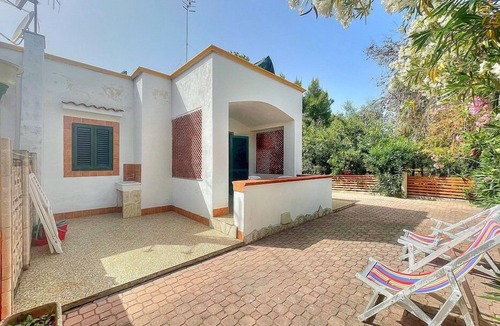 Defensola House | Casa Vea A: A welcoming apartment situated at a short distance from the beach, with Free WI-FI.
