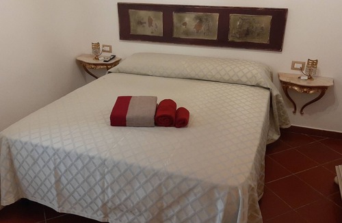 Vallo Scalo Bed & Breakfast | Casale Battaglini B&b is nestled in a green oasis of Cilento, Elea Velia.