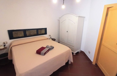 Vallo Scalo Bed & Breakfast | Casale Battaglini B&b is nestled in a green oasis of Cilento, Elea Velia.