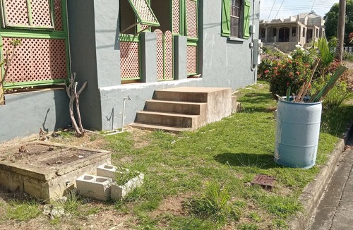 Retreat Apartment | Charming 2-bedroom apartment in lovely Bridgetown with AC