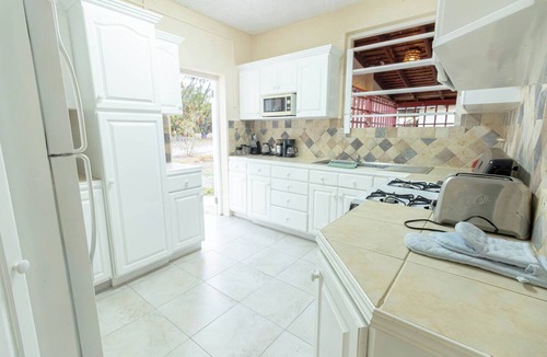 Diamond Valley House | Charming 2-bedroom Apartment with AC at gorgeous Crane Beach