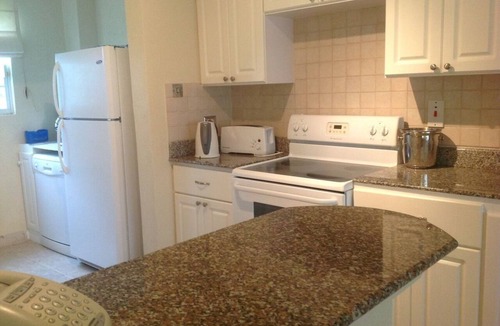 Holder's Hill Apartment | Charming 2-bedroom apartment in a St James, Barbados 5 mins from the beach.