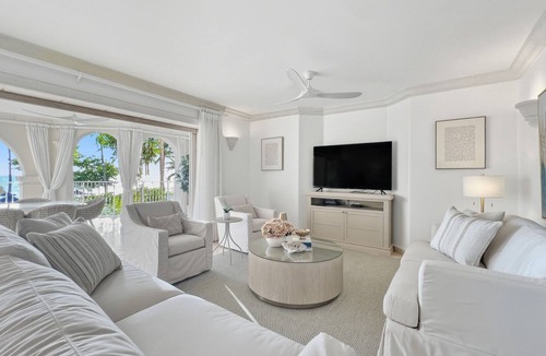 Little Battaleys Condo | Chic Beachfront 2-bed - Saint Peter's Bay 208