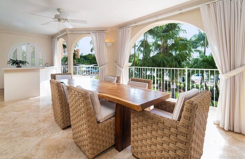 Little Battaleys Apartment | Chic Modern Condo - Saint Peter's Bay 211