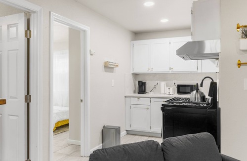 Compton Apartment | Comfortable Compton 2 Bed APT 1
