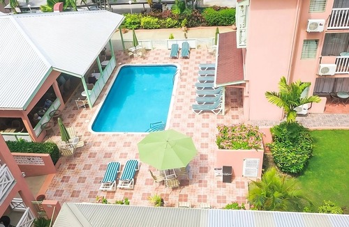 Rendezvous Apartment | Comfy Coastal Living: Spacious Room Near Worthing Beach | Hotel w/Outdoor Pool