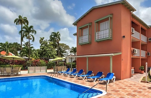 Rendezvous Apartment | Comfy Coastal Living: Spacious Room Near Worthing Beach | Hotel w/Outdoor Pool