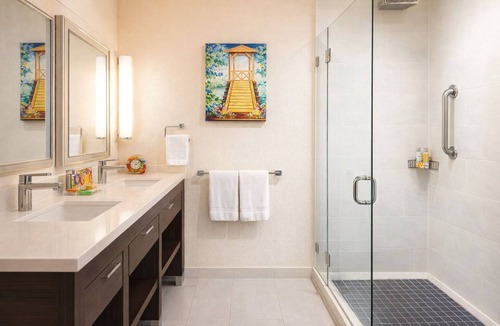 Blue Waters Hotel | Contemporary 2BR Stay | Walk to Beach, Shops & Dining | 2 Units