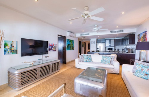 Lascelles Apartment | Coral Cove 8 Barbados Beachfront Apartment - Luxury, 3 bed, 3 bath, 2000 sq ft