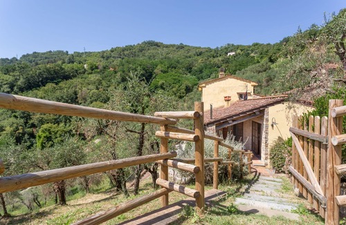 Villabuona Villa | Cosy apartment in villa with WIFI, pool, TV, patio and pets allowed, close to Lucca