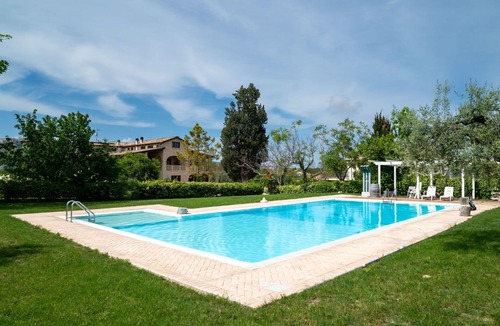 Citta Sant'Angelo Apartment | Cosy apartment for 4 people with WIFI, A/C, pool, TV, patio and pets allowed