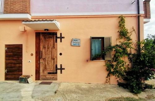 Castilenti House | Cosy house in a small borgo surrounded by Italian olive orchards w mountain view