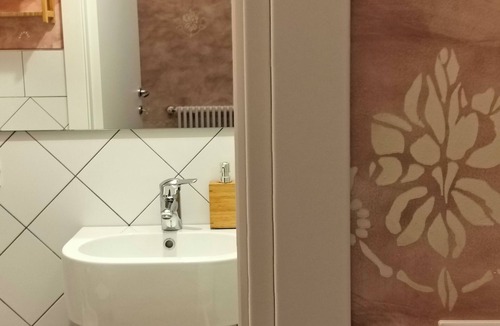 Venezia Nuova House | Cozy double room with en-suite bathroom and small terrace overlooking the canals