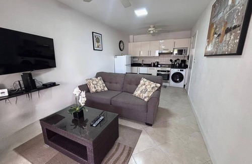 Halcyon Heights Apartment | Cozy West Coast 1-bedroom apartment