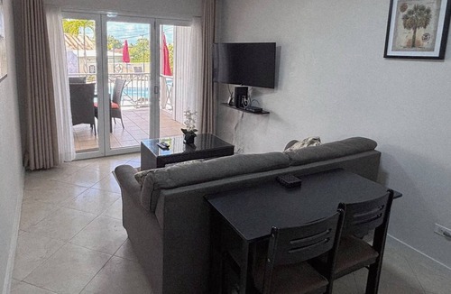 Halcyon Heights Apartment | Cozy West Coast 1-bedroom apartment