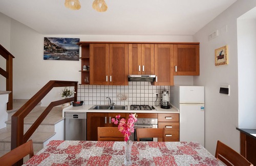 Agerola Apartment | Deluxe Afrodite Apartment in Villa Degli Dei with Mountain View, Wi-Fi and Air Conditioning