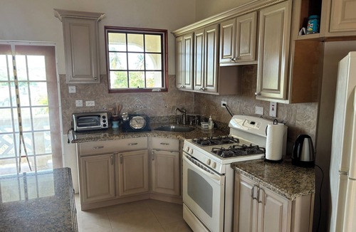 Silver Sands Apartment | Ealing Park South Apartments in peaceful Christ Church with AC
