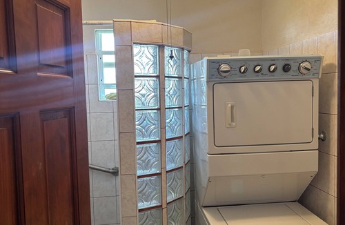 Silver Sands Apartment | Ealing Park South Apartments in peaceful Christ Church with AC