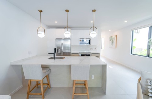 Gibbes House | Elegant NEW 3BR Villa with Pool, Walk to Beach!