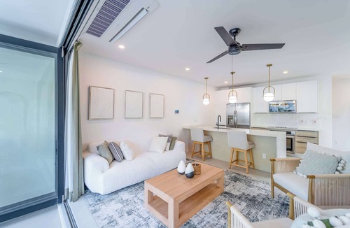 Gibbes House | Elegant NEW 3BR Villa with Pool, Walk to Beach!