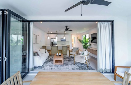 Gibbes House | Elegant NEW 3BR Villa with Pool, Walk to Beach!