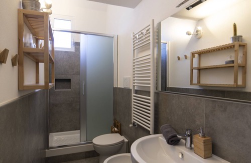 Livorno House | Family room with 2 double or twin rooms near the port and the Venice district.