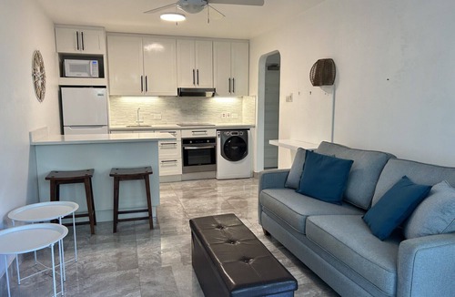 Holetown Apartment | Fantastic location in Holetown, gorgeous 1 bed apartment, close to all amenities