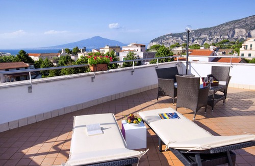 Sant'Agnello House | FLOWERFLY BY THE SEA IN SANT'AGNELLO