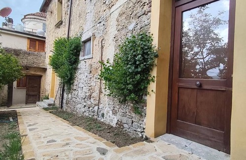 Torchiara Apartment | Giardino Siniscalchi Apartment 2 with Wi-Fi and Air Conditioning