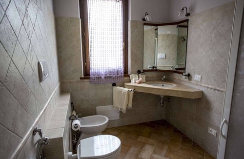 Crocemaroggia House | Glicine Apartment in Farmhouse with garden and swimming pool