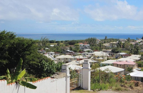 Gibbons Villa | Gloria’s Retreat 3-bedroom 3.5-bathroom Villa with AC