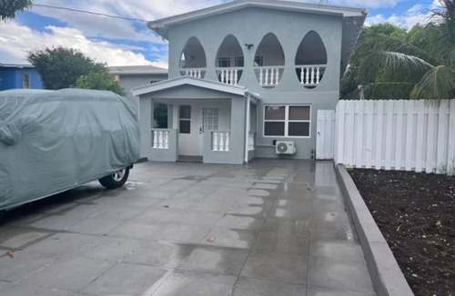 Halls House | "Green Energy" 3-bedroom home Prior Park