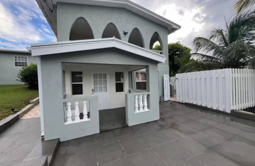 Halls House | "Green Energy" 3-bedroom home Prior Park