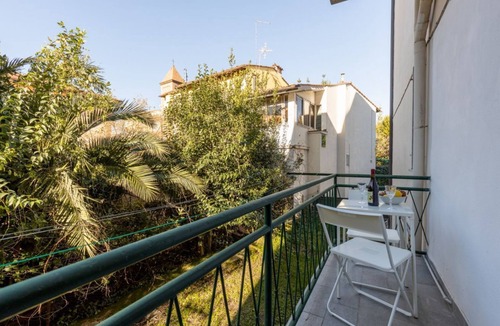 San Francesco Apartment | GuestHost - Bright 97 sqm apartment, able to accommodate up to 4 people, located on the second floor of a building (NO elevator). The property is conveniently located between the stadium and the charming Piazza dei Miracoli with the famous Leaning Tower.