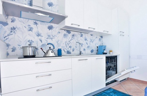 Pozzuoli Apartment | GuestHost - Charming 60 sqm apartment, ideal for up to 3 people, located on the first floor of a building without an elevator.The property is located in Pozzuoli, in a strategic position that allows easy access to the city center and the metro and train